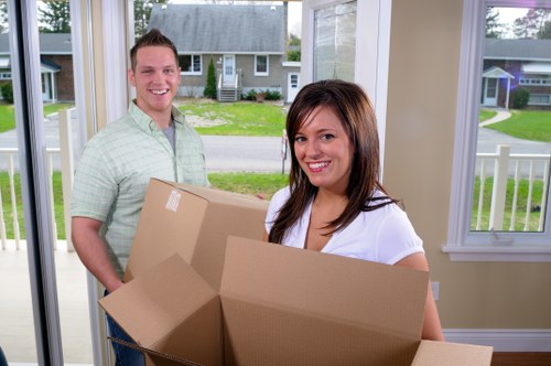Professional packing support for residential and commercial customers in Holland Park