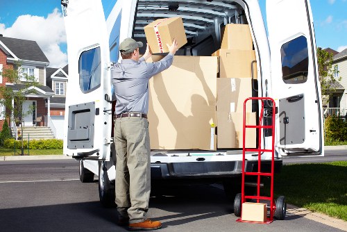 Local same-day removals support for flats, homes, and offices in Holland Park